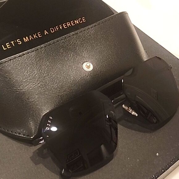 DIFF Eyewear Nolan Sunglasses- Black/Grey